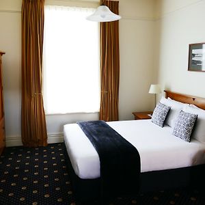 Studio Queen Room Queen Bed